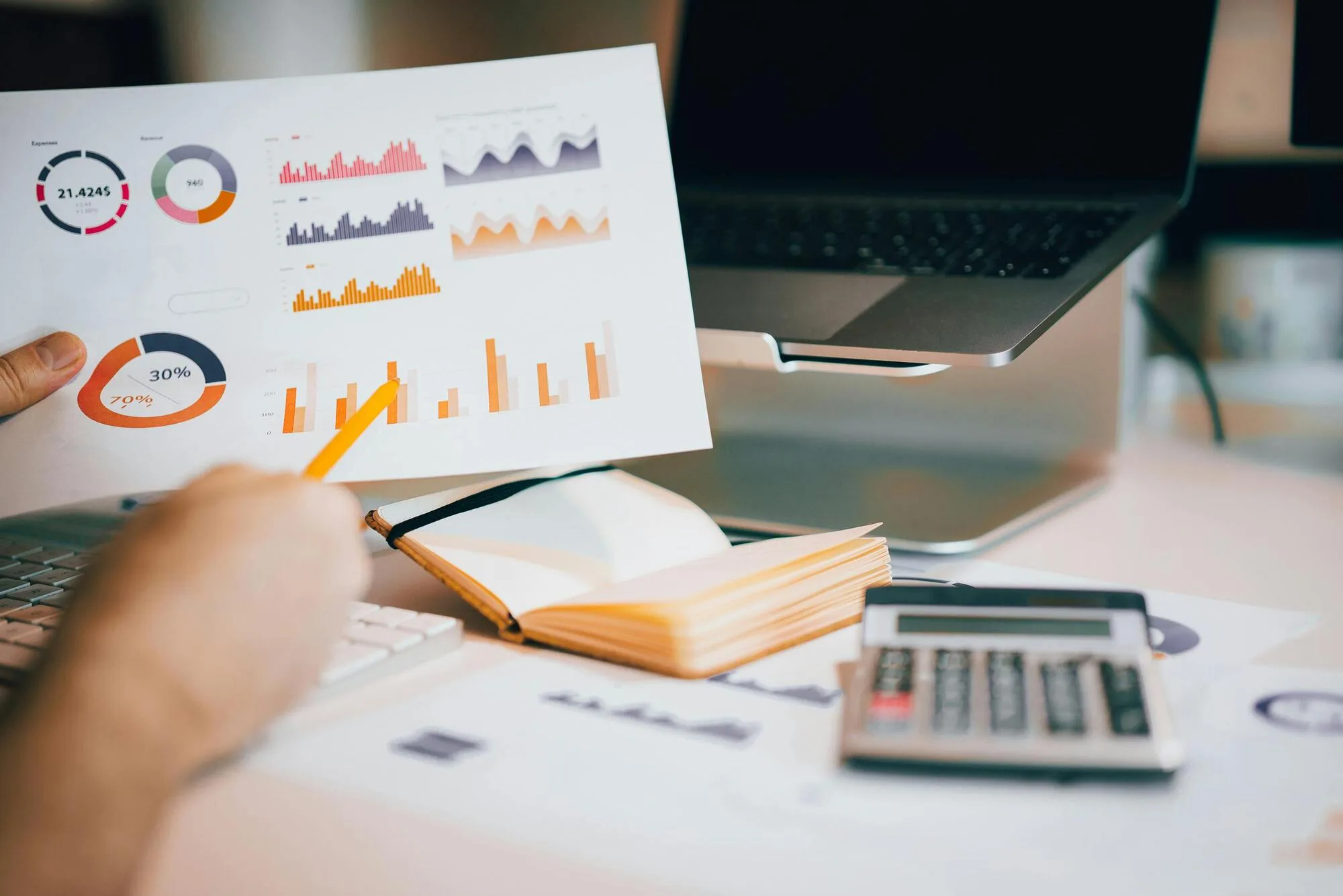Analytics to manage your campaigns - After publishing, track scans, clicks, countries, devices and periods. Identify the materials that generate the most actions, compare campaigns and improve your next QR codes with useful data.